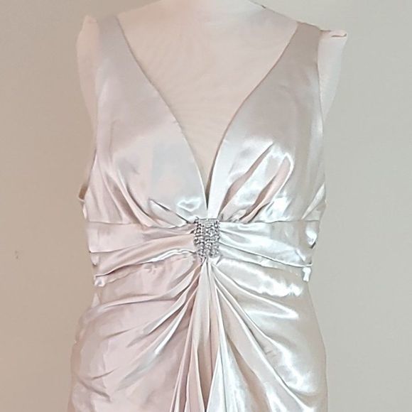 (19) ❤️Host Pick❤️ NWT Faviana Plus Size Long Gown in Platinum Color - Picture 4 of 4